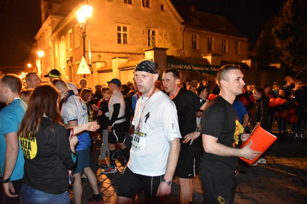 Nocna Dycha, czyli bieg uliczny na dystansie 10 km [oficjalne wyniki + zdjęcia]