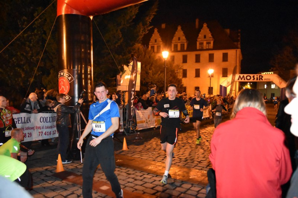 Nocna Dycha, czyli bieg uliczny na dystansie 10 km [oficjalne wyniki + zdjęcia]