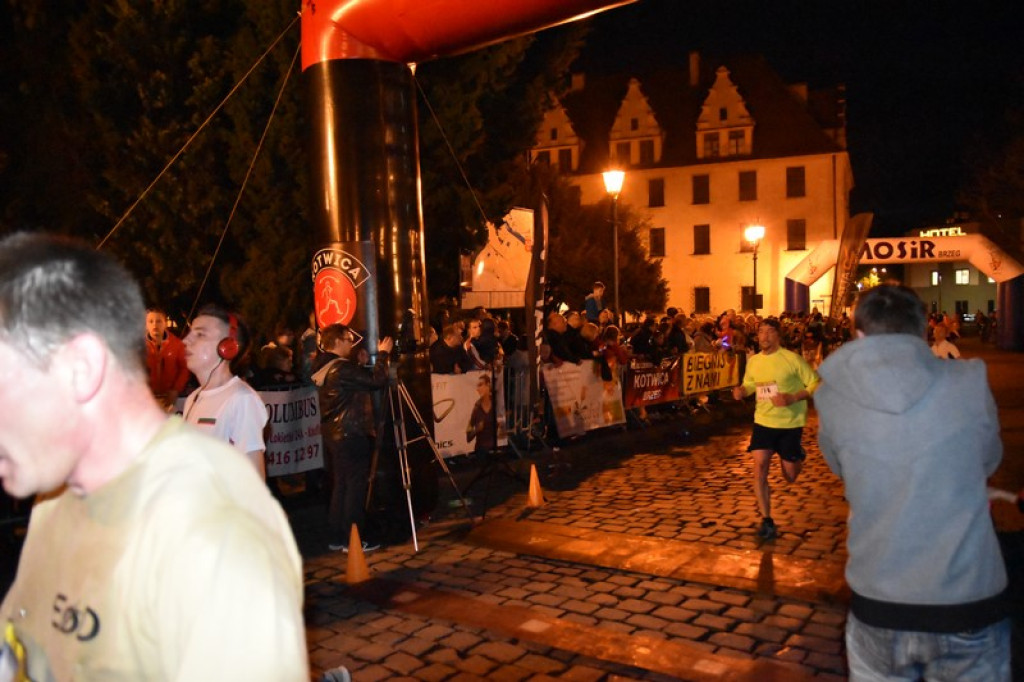 Nocna Dycha, czyli bieg uliczny na dystansie 10 km [oficjalne wyniki + zdjęcia]