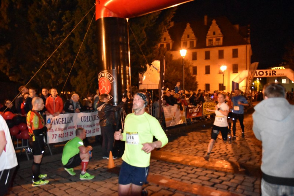 Nocna Dycha, czyli bieg uliczny na dystansie 10 km [oficjalne wyniki + zdjęcia]