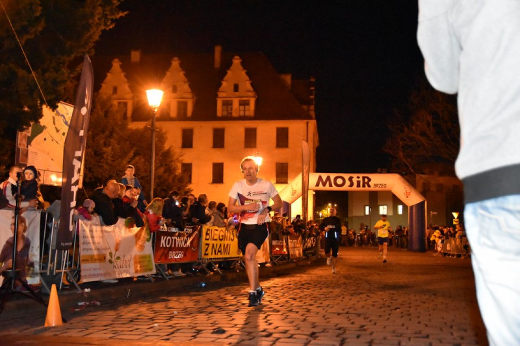Nocna Dycha, czyli bieg uliczny na dystansie 10 km [oficjalne wyniki + zdjęcia]