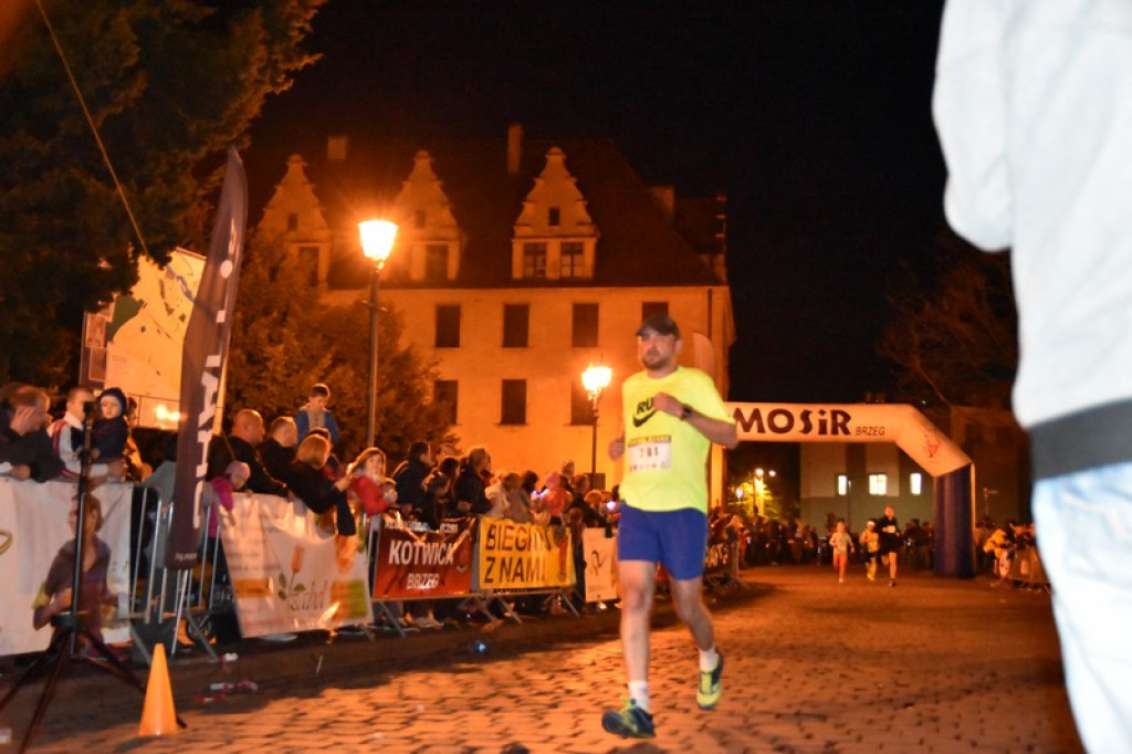 Nocna Dycha, czyli bieg uliczny na dystansie 10 km [oficjalne wyniki + zdjęcia]