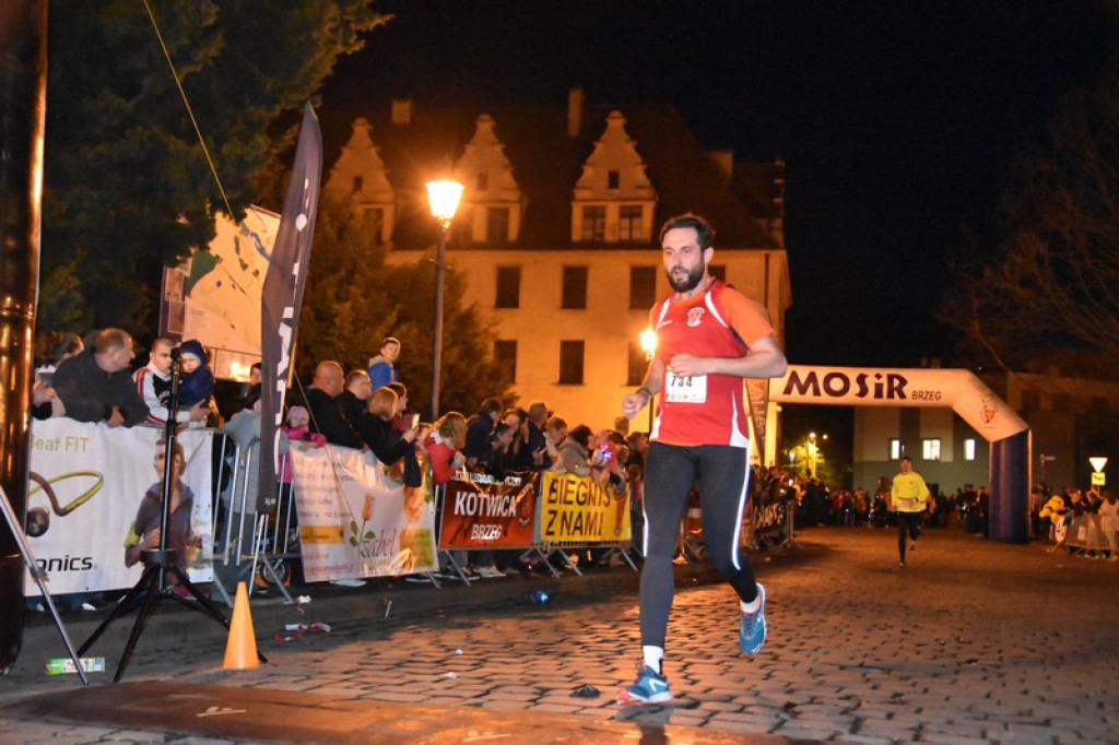 Nocna Dycha, czyli bieg uliczny na dystansie 10 km [oficjalne wyniki + zdjęcia]