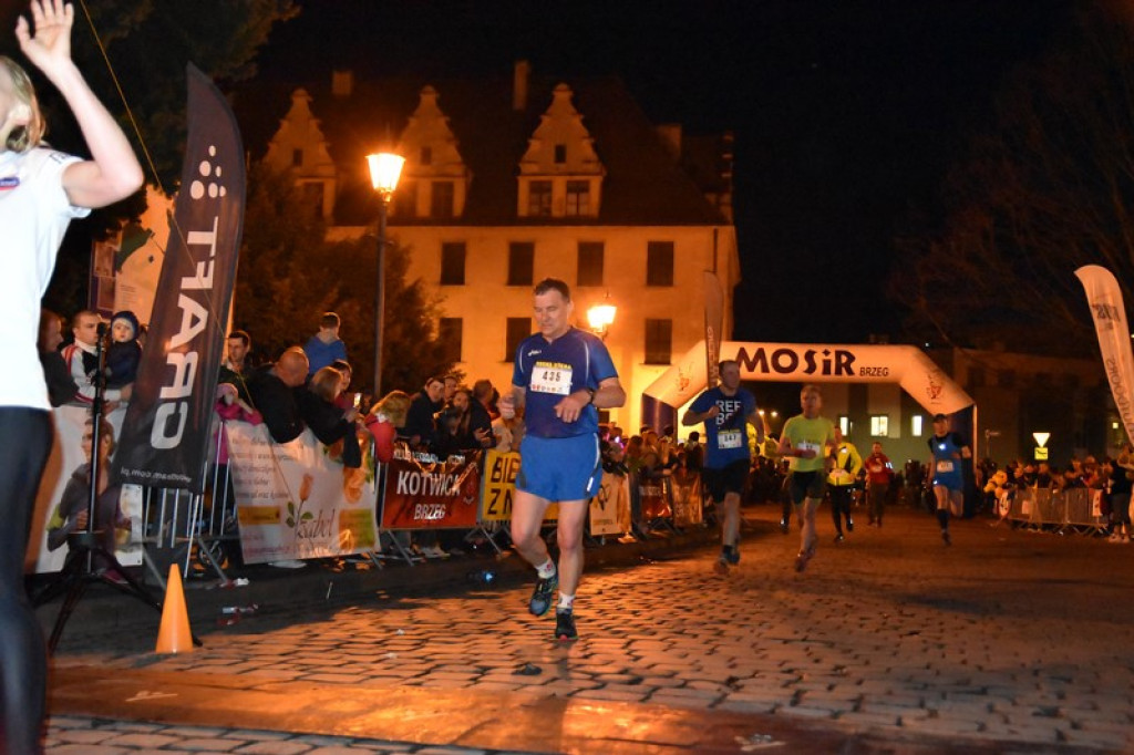 Nocna Dycha, czyli bieg uliczny na dystansie 10 km [oficjalne wyniki + zdjęcia]