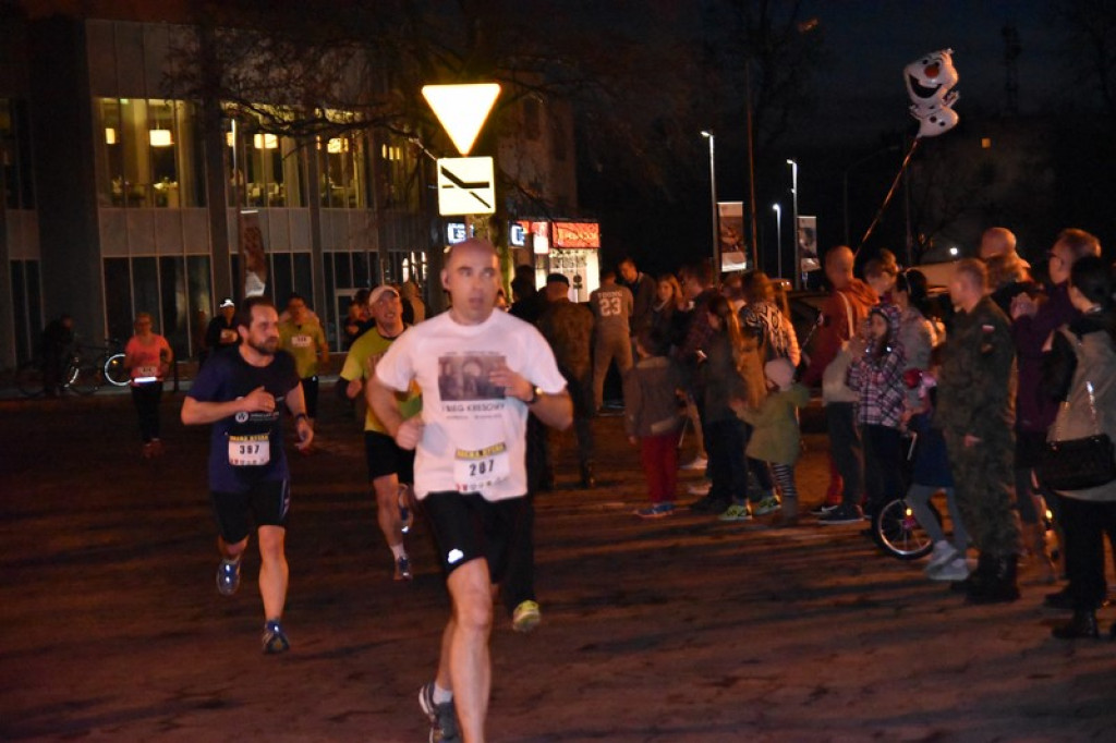 Nocna Dycha, czyli bieg uliczny na dystansie 10 km [oficjalne wyniki + zdjęcia]