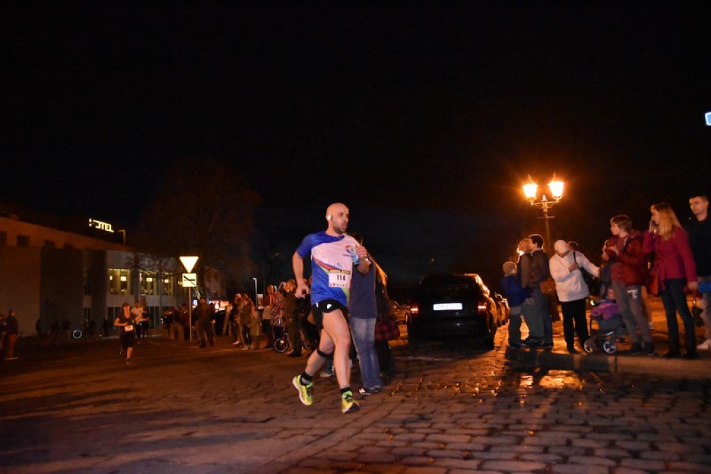 Nocna Dycha, czyli bieg uliczny na dystansie 10 km [oficjalne wyniki + zdjęcia]