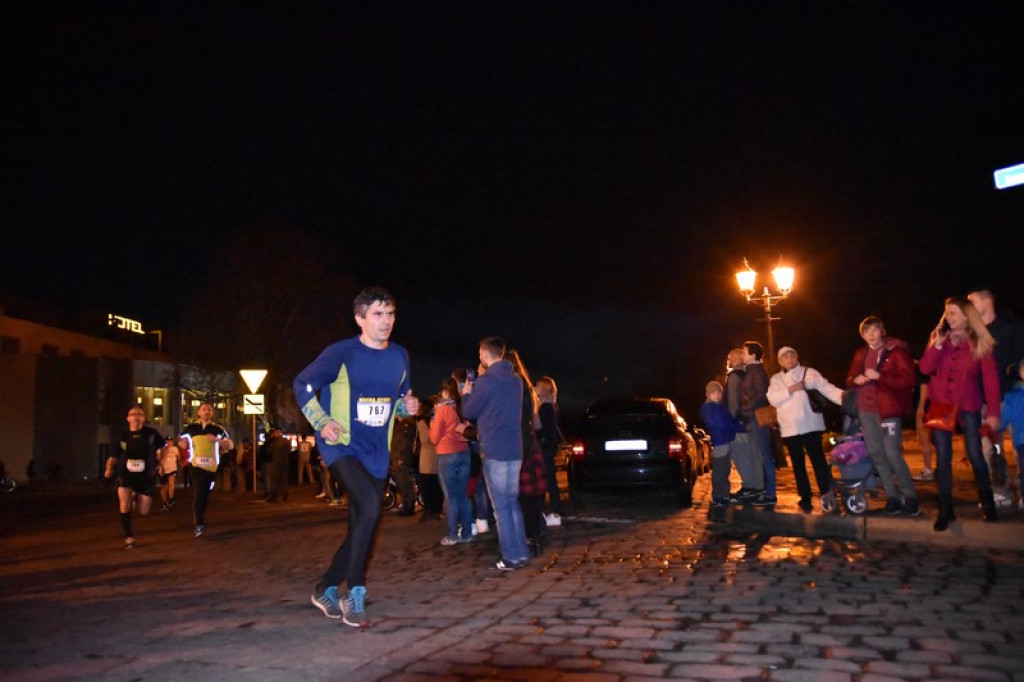 Nocna Dycha, czyli bieg uliczny na dystansie 10 km [oficjalne wyniki + zdjęcia]