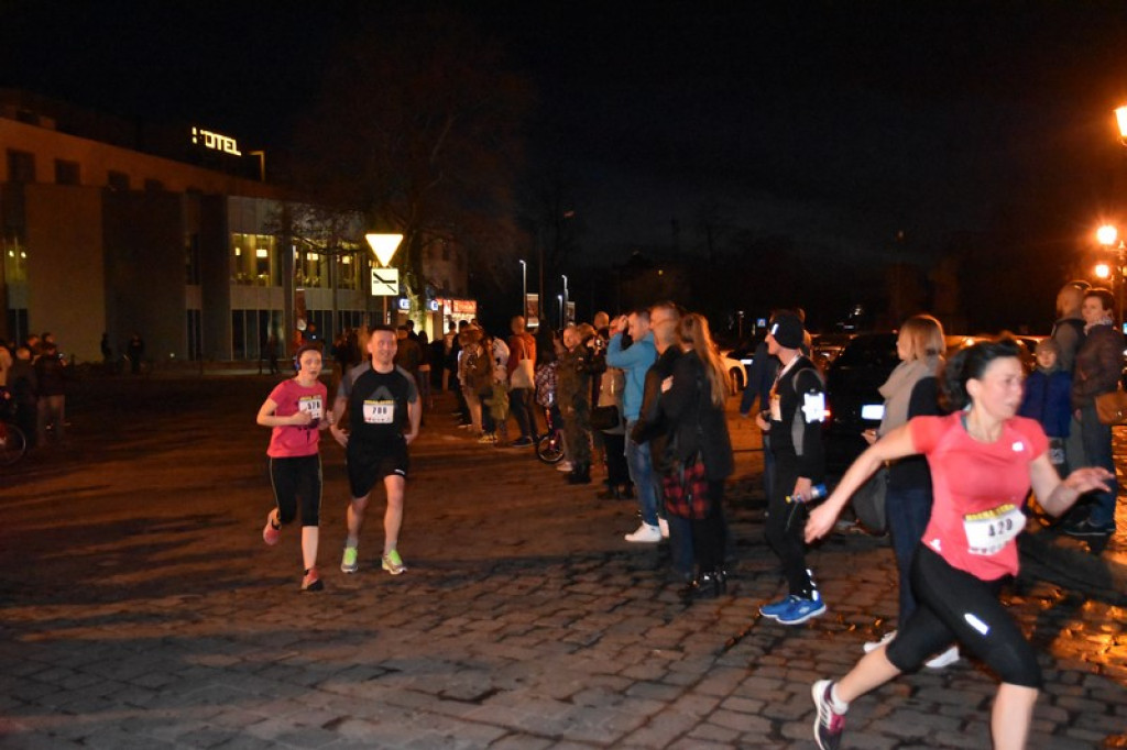 Nocna Dycha, czyli bieg uliczny na dystansie 10 km [oficjalne wyniki + zdjęcia]