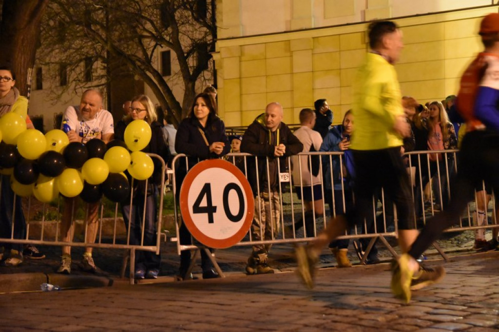 Nocna Dycha, czyli bieg uliczny na dystansie 10 km [oficjalne wyniki + zdjęcia]