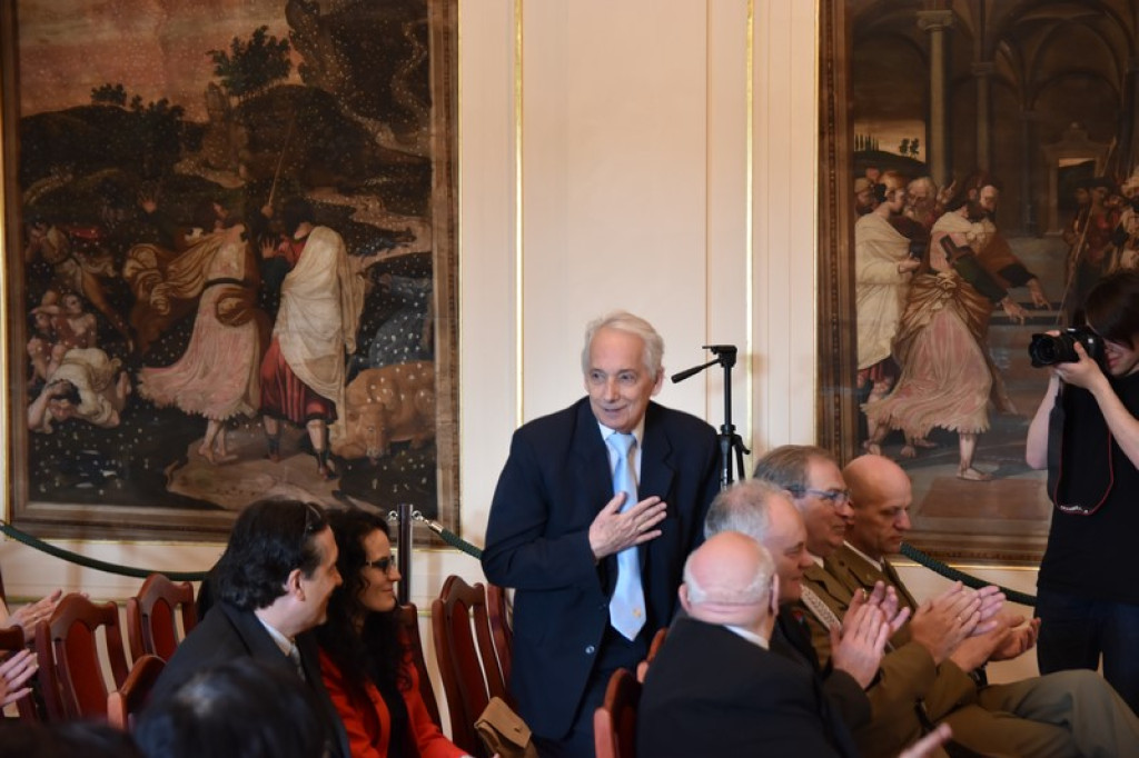 Maturzyści II LO w Brzegu odebrali świadectwa i wyróżnienia  [galeria zdjęć]