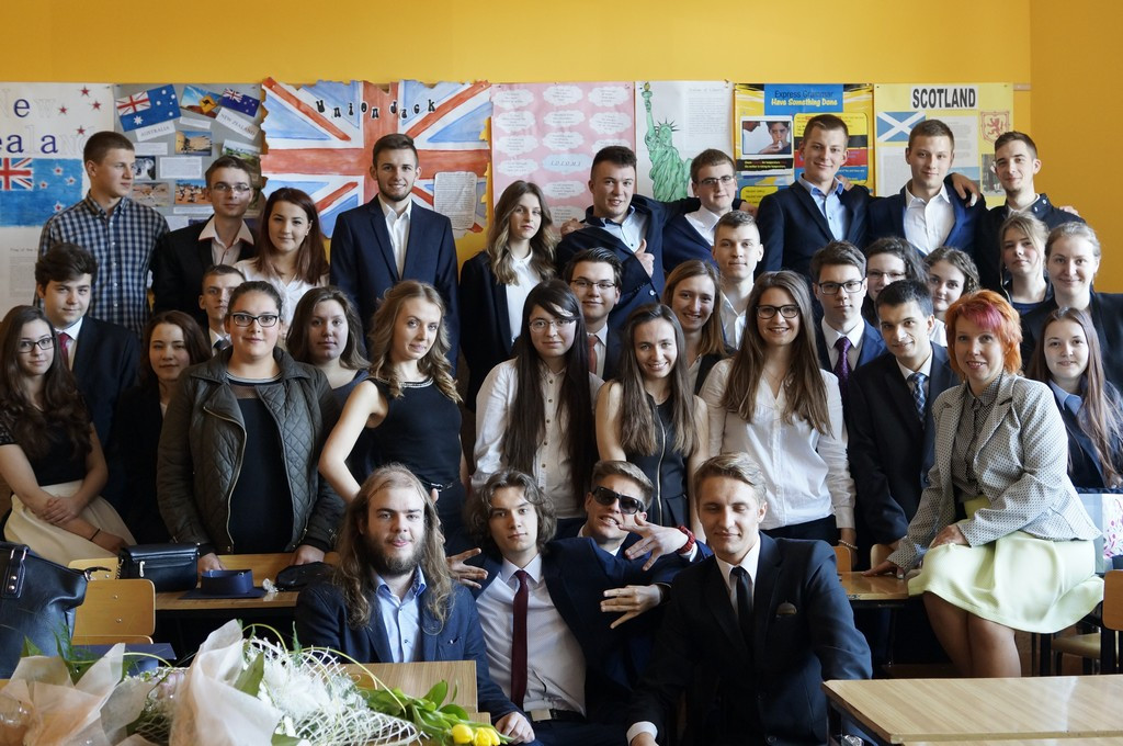 Szczęśliwej drogi już czas. Pożegnanie maturzystów w I LO w Brzegu