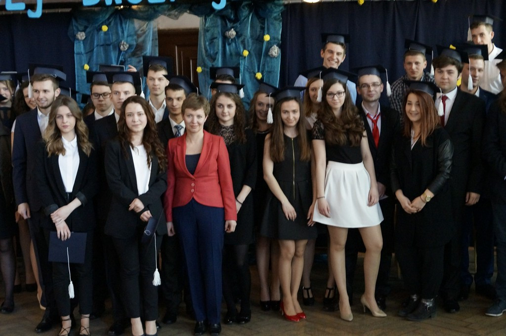 Szczęśliwej drogi już czas. Pożegnanie maturzystów w I LO w Brzegu