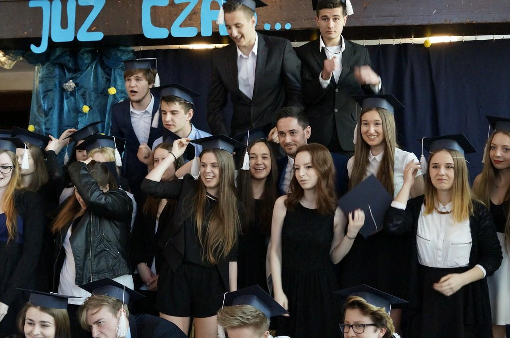 Szczęśliwej drogi już czas. Pożegnanie maturzystów w I LO w Brzegu