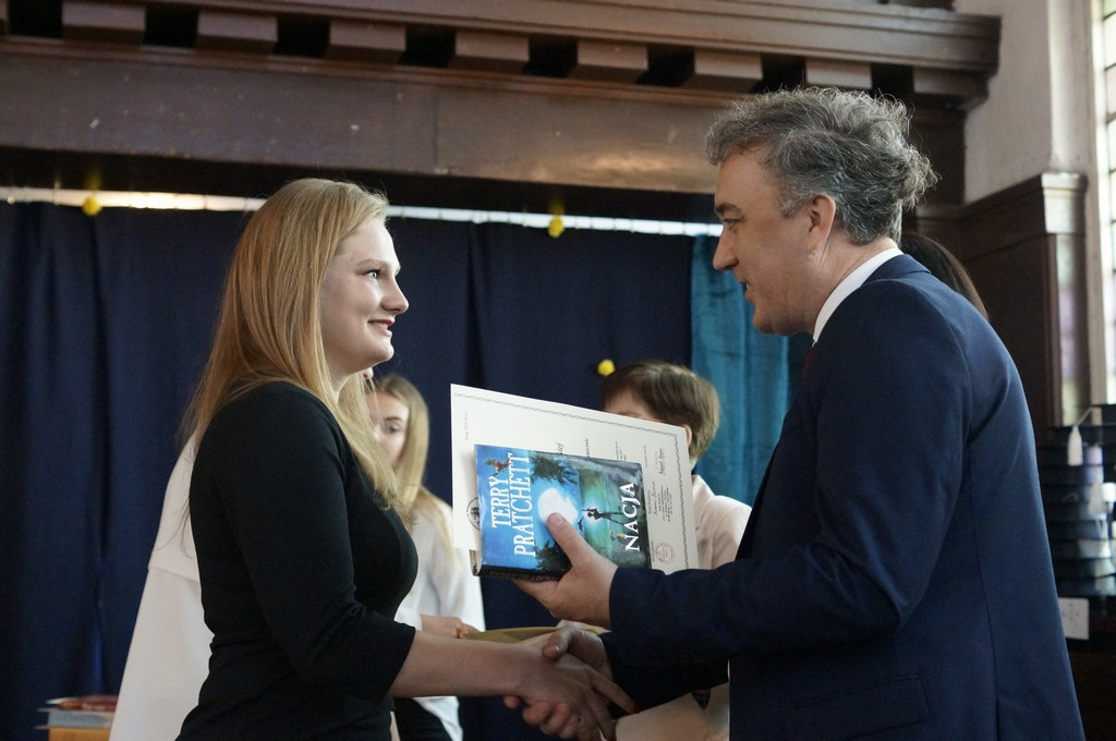 Szczęśliwej drogi już czas. Pożegnanie maturzystów w I LO w Brzegu