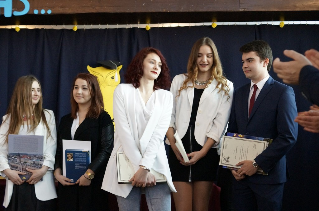 Szczęśliwej drogi już czas. Pożegnanie maturzystów w I LO w Brzegu