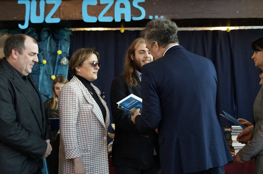 Szczęśliwej drogi już czas. Pożegnanie maturzystów w I LO w Brzegu