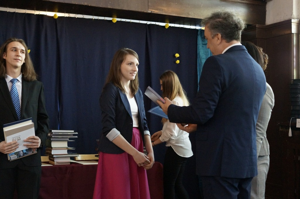 Szczęśliwej drogi już czas. Pożegnanie maturzystów w I LO w Brzegu