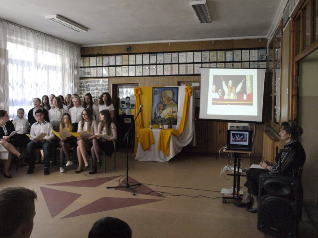 JAN PAWEŁ II - PAPIEŻ RODZINY (O uroczystych obchodach drugiej rocznicy kanonizacji Jana Pawła II w PZSP w Olszance)