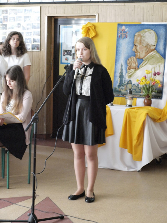 JAN PAWEŁ II - PAPIEŻ RODZINY (O uroczystych obchodach drugiej rocznicy kanonizacji Jana Pawła II w PZSP w Olszance)