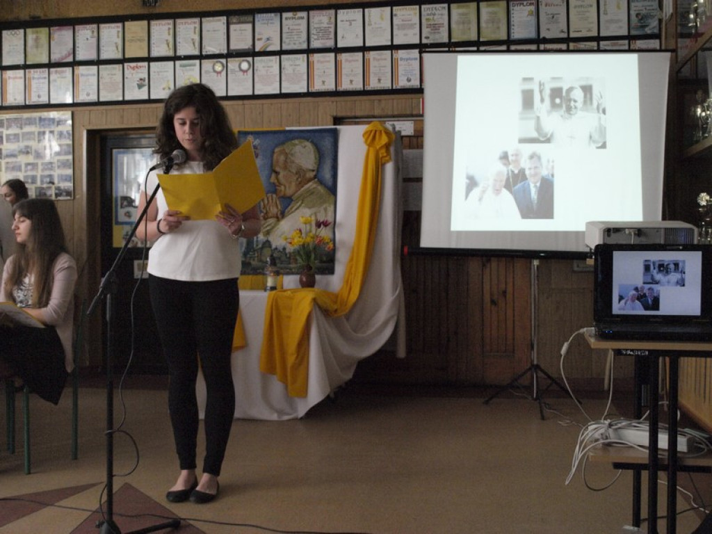 JAN PAWEŁ II - PAPIEŻ RODZINY (O uroczystych obchodach drugiej rocznicy kanonizacji Jana Pawła II w PZSP w Olszance)