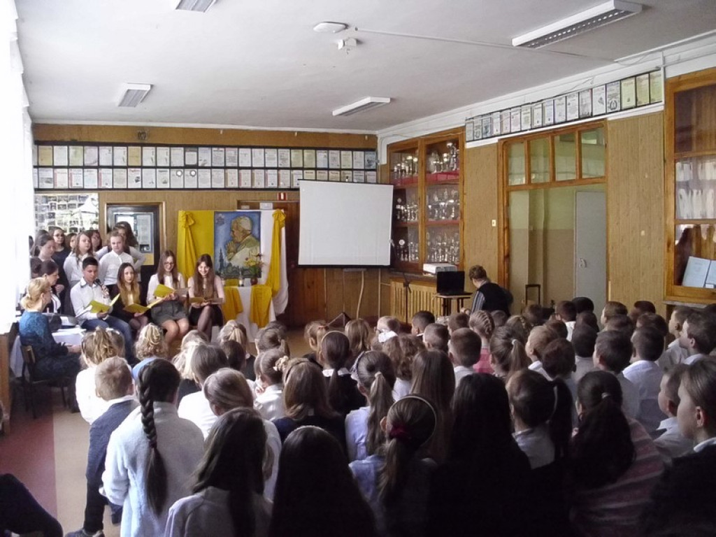 JAN PAWEŁ II - PAPIEŻ RODZINY (O uroczystych obchodach drugiej rocznicy kanonizacji Jana Pawła II w PZSP w Olszance)