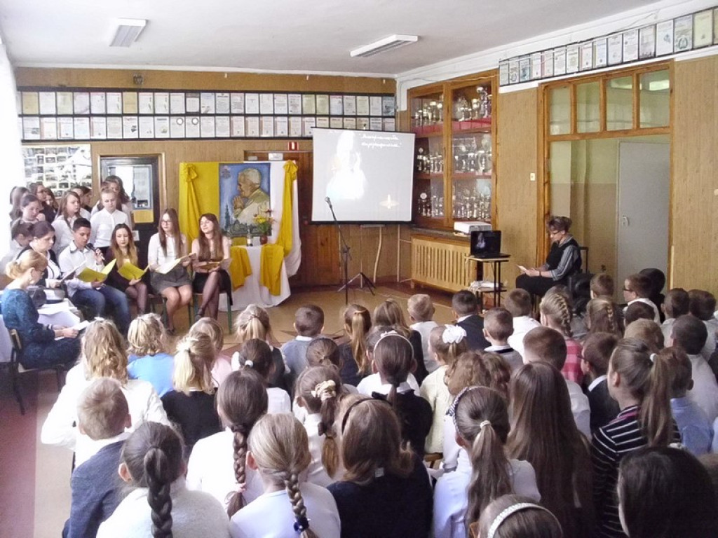 JAN PAWEŁ II - PAPIEŻ RODZINY (O uroczystych obchodach drugiej rocznicy kanonizacji Jana Pawła II w PZSP w Olszance)