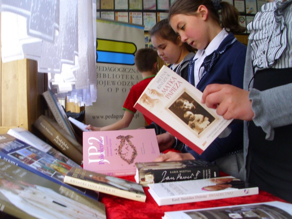 JAN PAWEŁ II - PAPIEŻ RODZINY (O uroczystych obchodach drugiej rocznicy kanonizacji Jana Pawła II w PZSP w Olszance)