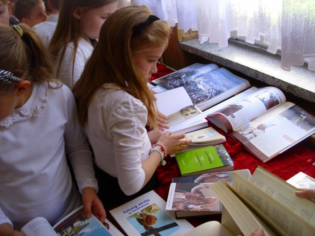 JAN PAWEŁ II - PAPIEŻ RODZINY (O uroczystych obchodach drugiej rocznicy kanonizacji Jana Pawła II w PZSP w Olszance)