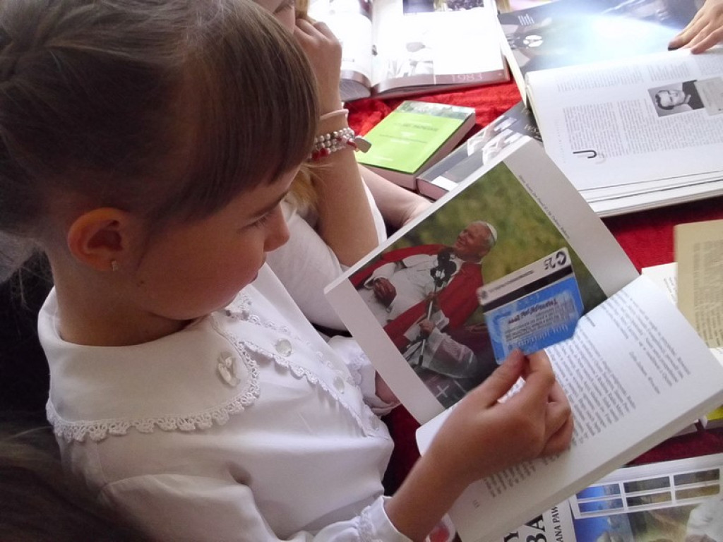 JAN PAWEŁ II - PAPIEŻ RODZINY (O uroczystych obchodach drugiej rocznicy kanonizacji Jana Pawła II w PZSP w Olszance)