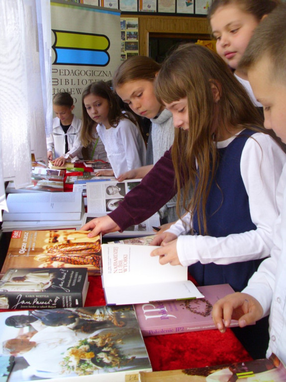 JAN PAWEŁ II - PAPIEŻ RODZINY (O uroczystych obchodach drugiej rocznicy kanonizacji Jana Pawła II w PZSP w Olszance)