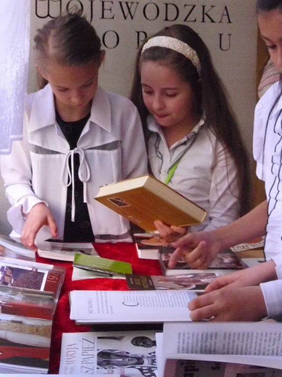 JAN PAWEŁ II - PAPIEŻ RODZINY (O uroczystych obchodach drugiej rocznicy kanonizacji Jana Pawła II w PZSP w Olszance)