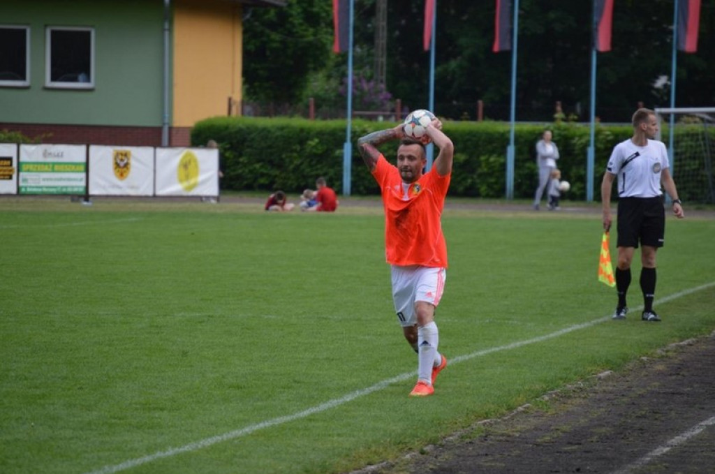 Tylko dwa punkty dzielą BTP Stal Brzeg od III ligi. IV Liga: Start Namysłów - Stal 0:1