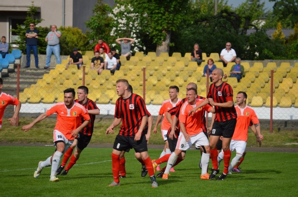 Tylko dwa punkty dzielą BTP Stal Brzeg od III ligi. IV Liga: Start Namysłów - Stal 0:1