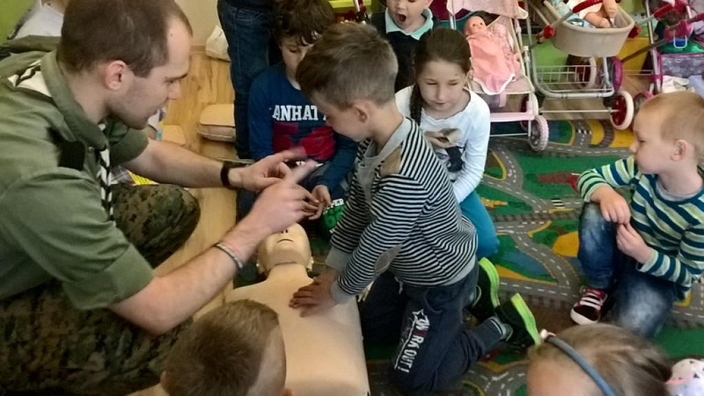 Uczymy się ratować czyli zajęcia z udzielania pierwszej pomocy w PZSP w Przylesiu