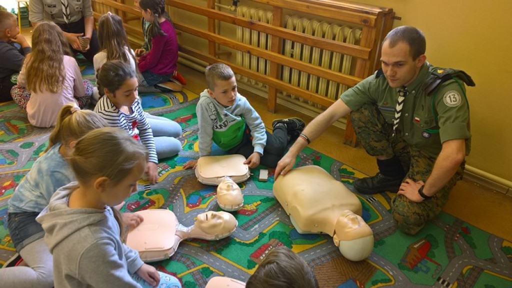 Uczymy się ratować czyli zajęcia z udzielania pierwszej pomocy w PZSP w Przylesiu