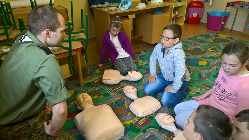 Uczymy się ratować czyli zajęcia z udzielania pierwszej pomocy w PZSP w Przylesiu
