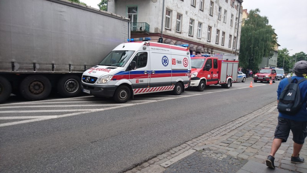 Śmiertelny wypadek w Brzegu. Kobieta zginęła pod kołami TIR-a