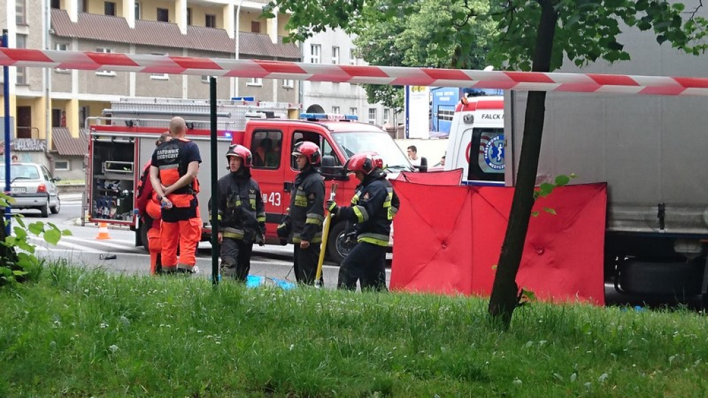 Śmiertelny wypadek w Brzegu. Kobieta zginęła pod kołami TIR-a
