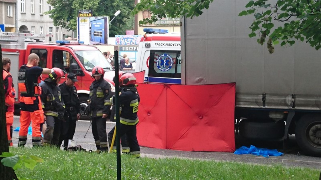 Śmiertelny wypadek w Brzegu. Kobieta zginęła pod kołami TIR-a