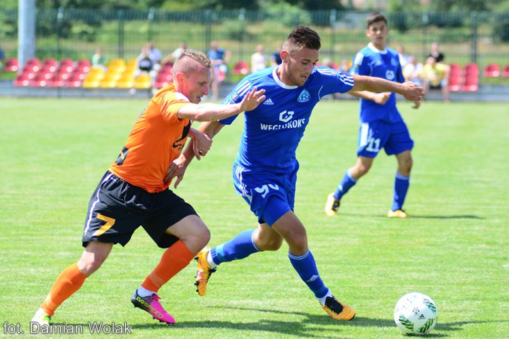 Mecz kontrolny Ruchu Chorzów z Zagłębiem Lubin w Grodkowie