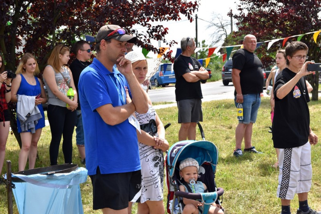 Festyn charytatywny w Łosiowie. Wolontariusze zbierają na elektryczny wózek dla Joasi [zdjęcia]