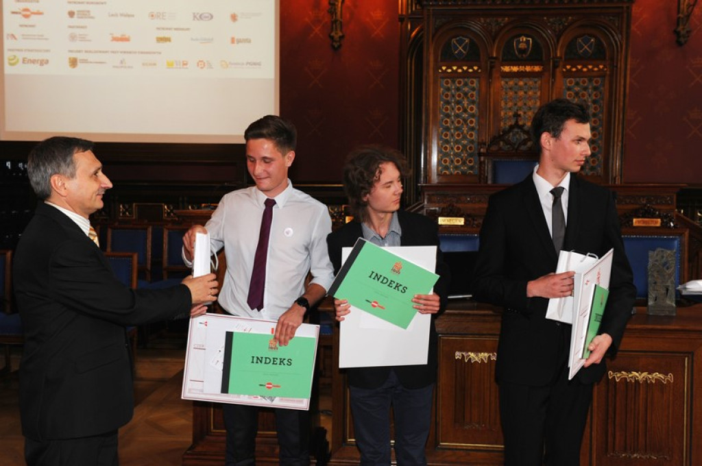 Uczeń II LO w Brzegu jako reprezentant Opolszczyzny zwycięzcą Olimpiady Solidarności