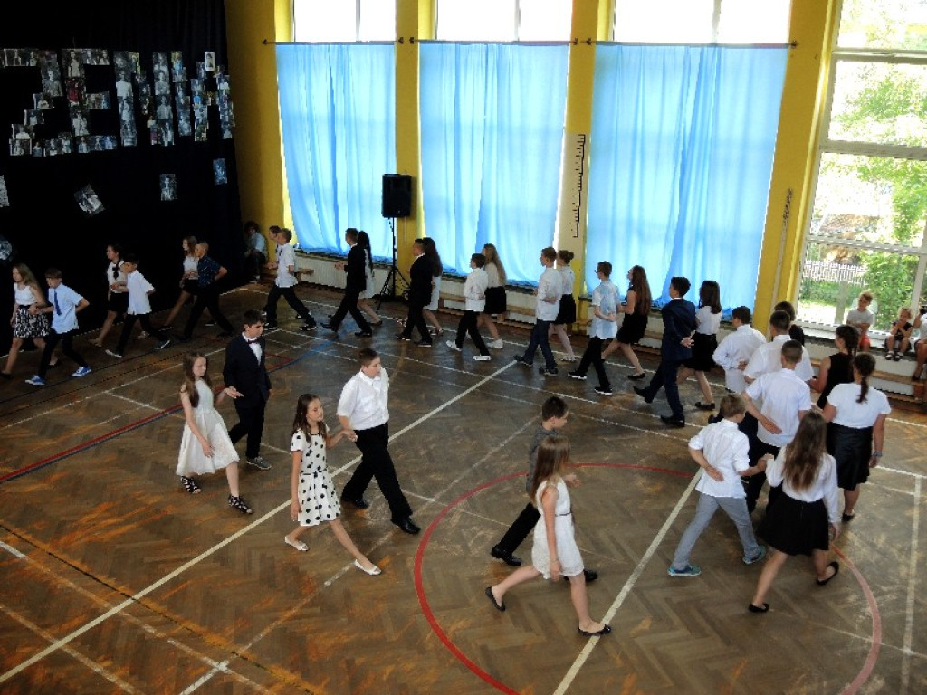 Uroczystość z muzycznymi gwiazdami  światowej sławy w PSP nr 8