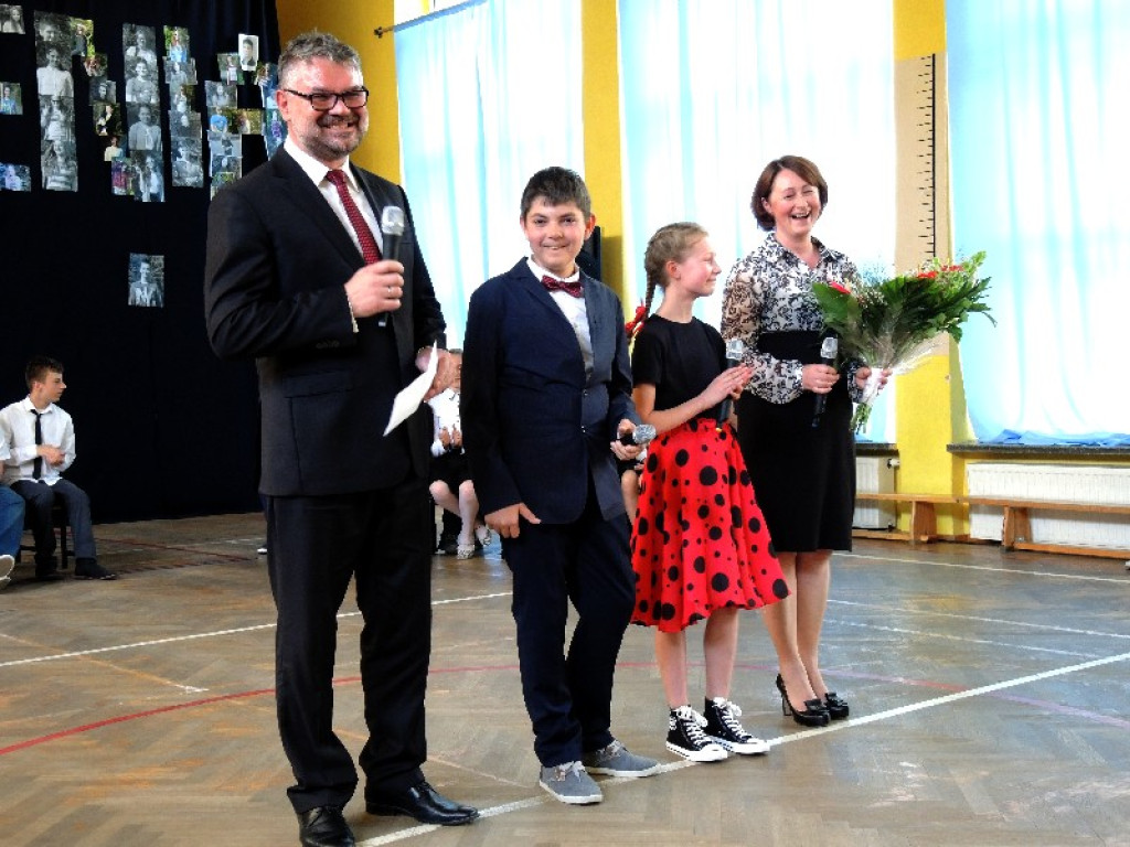 Uroczystość z muzycznymi gwiazdami  światowej sławy w PSP nr 8