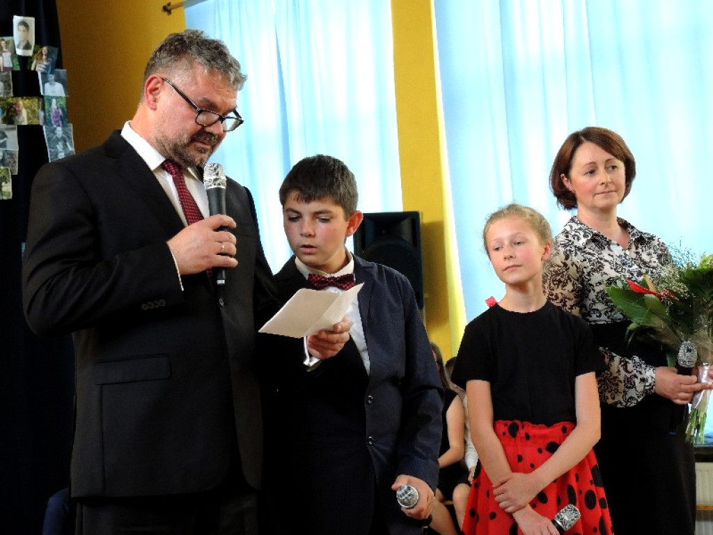 Uroczystość z muzycznymi gwiazdami  światowej sławy w PSP nr 8