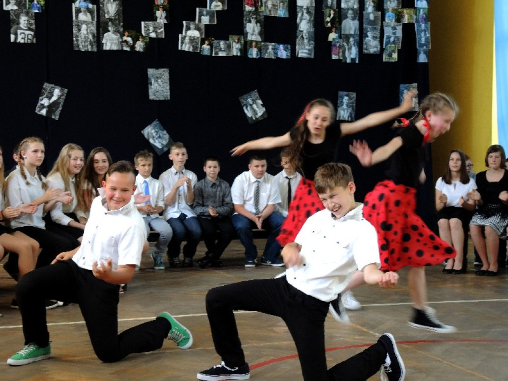 Uroczystość z muzycznymi gwiazdami  światowej sławy w PSP nr 8