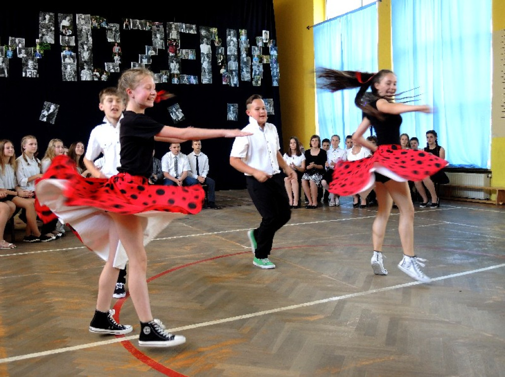 Uroczystość z muzycznymi gwiazdami  światowej sławy w PSP nr 8