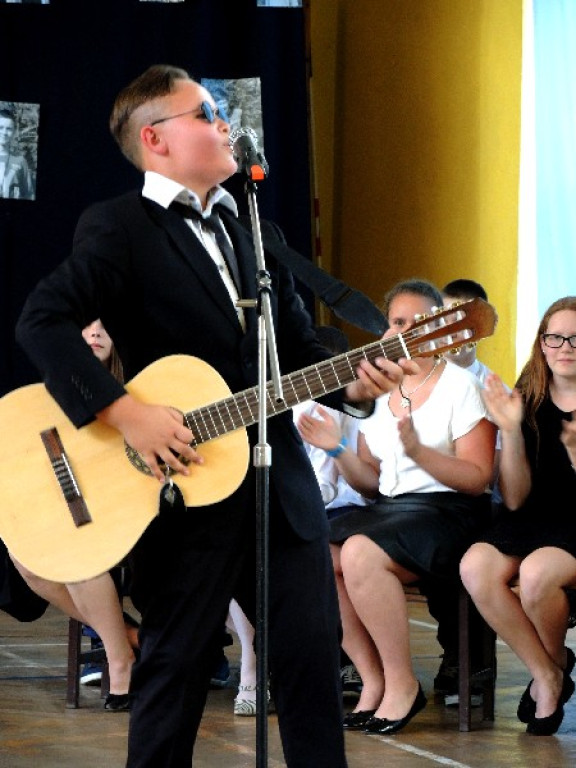 Uroczystość z muzycznymi gwiazdami  światowej sławy w PSP nr 8