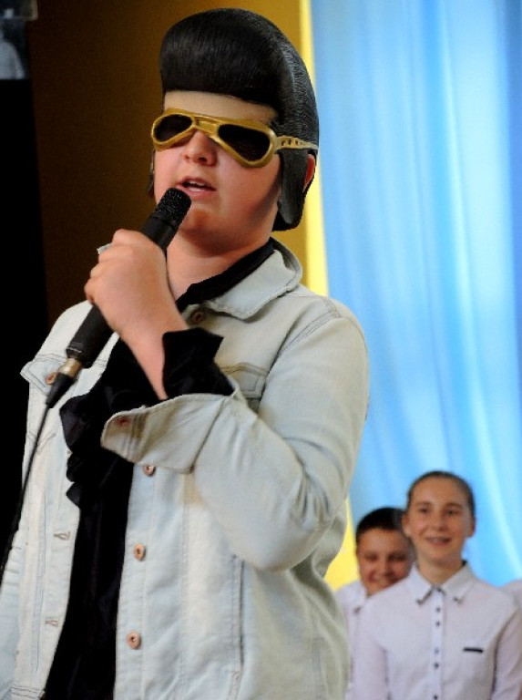 Uroczystość z muzycznymi gwiazdami  światowej sławy w PSP nr 8