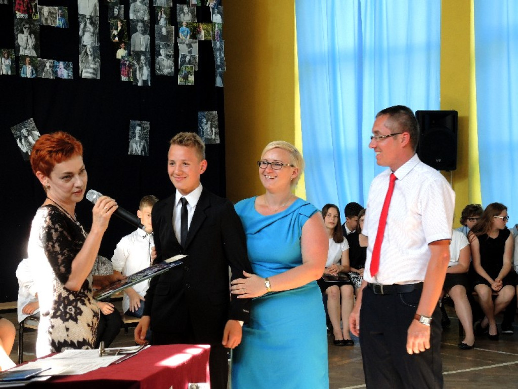 Uroczystość z muzycznymi gwiazdami  światowej sławy w PSP nr 8